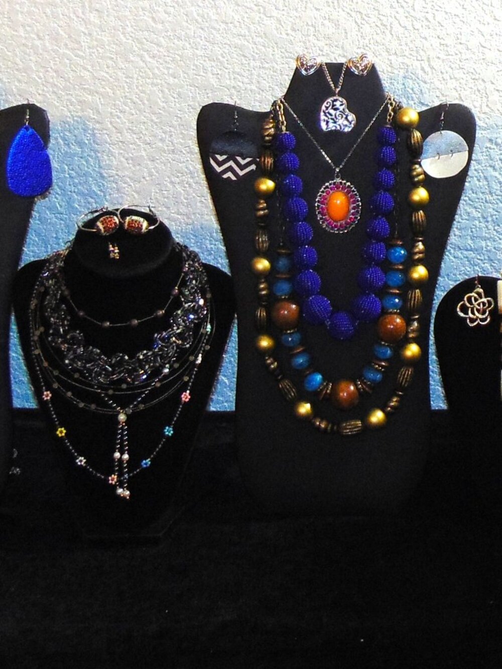 Vintage & Modern Assorted Jewelry lot- very nice!